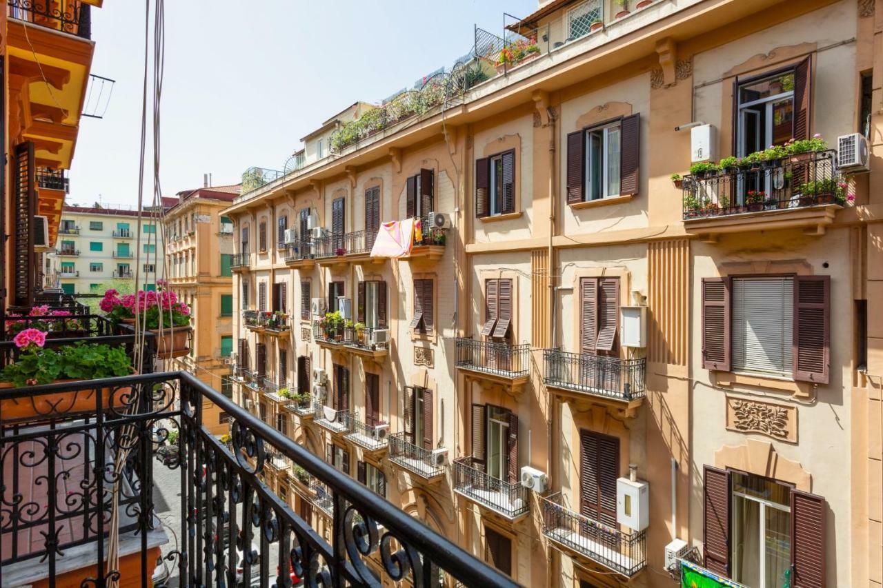 Апартаменты La Smorfia Napoli Экстерьер фото